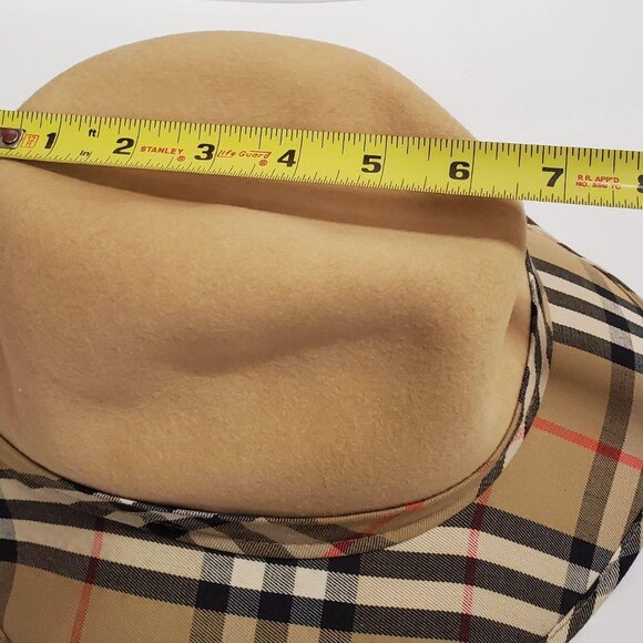 Burberry Wool Hat –   Made in England – Size L